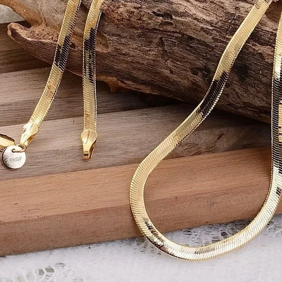 24k gold plated herringbone layering necklace authentic, Brand NEW! trending 22’ - Picture 2 of 14